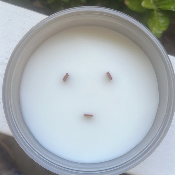 Vetiver + Moss Scented Candle - Picture 3 of 16